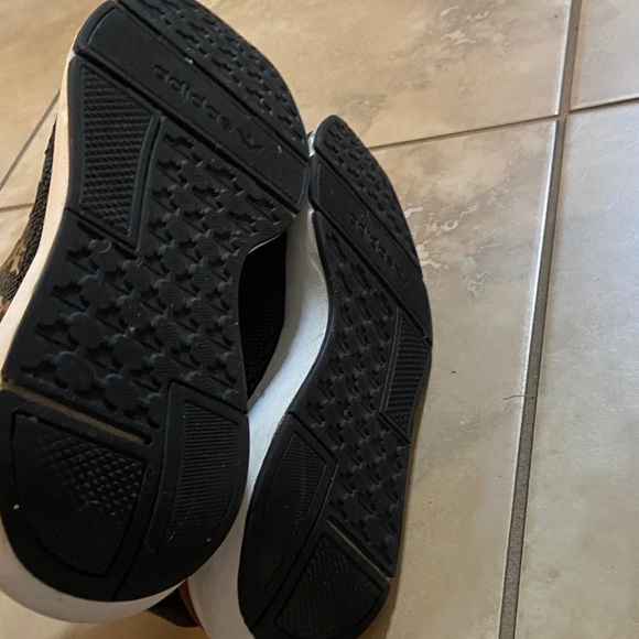 Women’s Adidas Sneakers - Picture 4 of 5